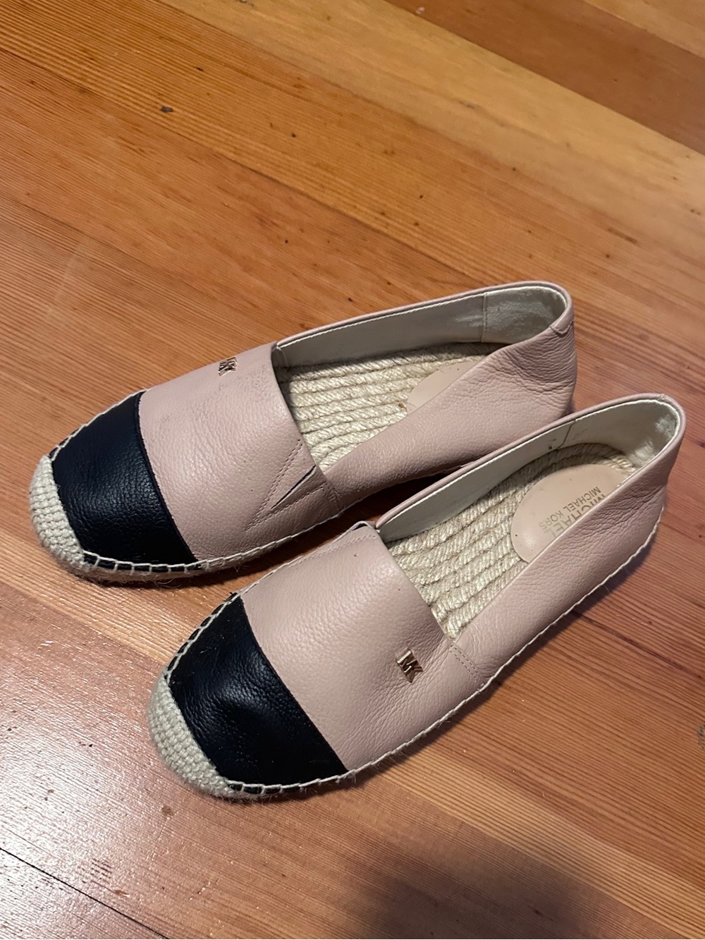 Michael Kors Kendrick Slip On colorblock MK  leather Espadrille Oyster flats 5M